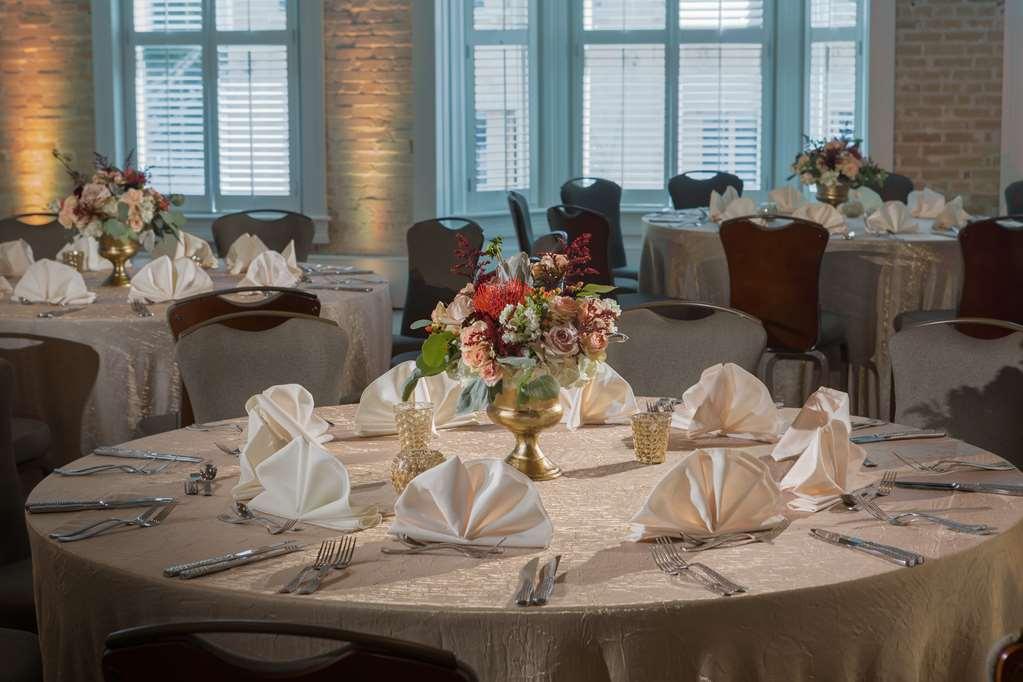Hotel Valencia Riverwalk 4*