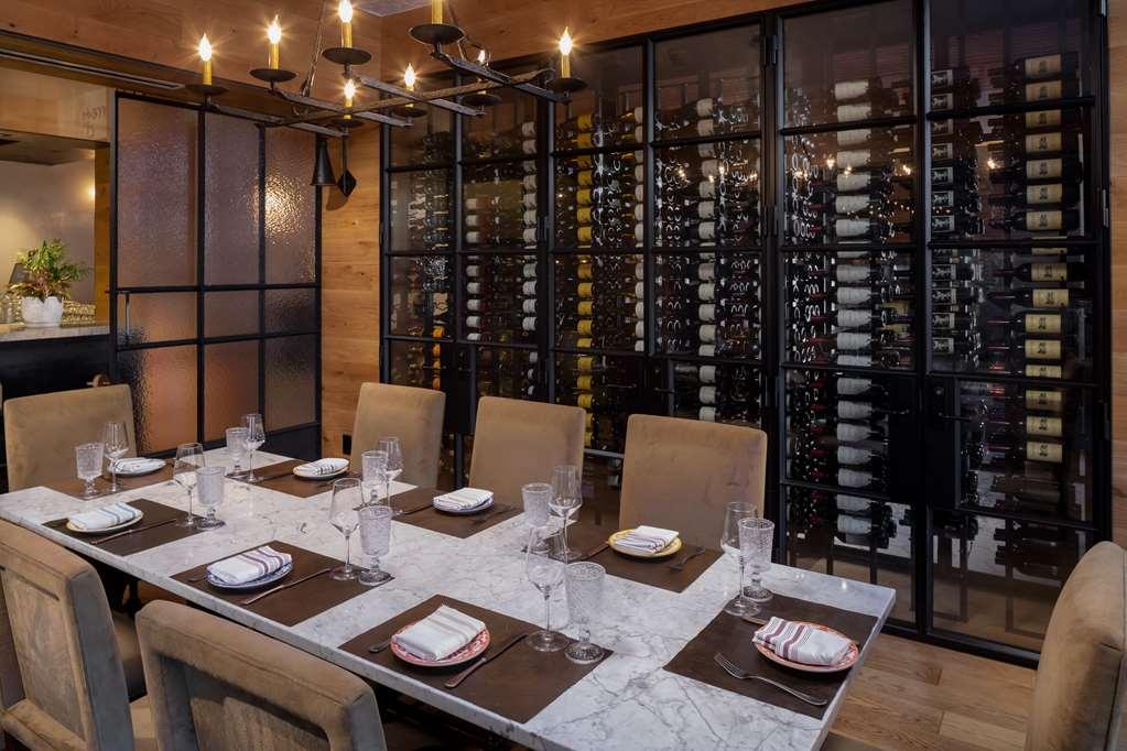 Hotel Valencia Riverwalk 4*